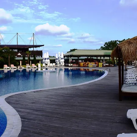 Luxury 1 Bedroom 5th Floor Apartment Warna